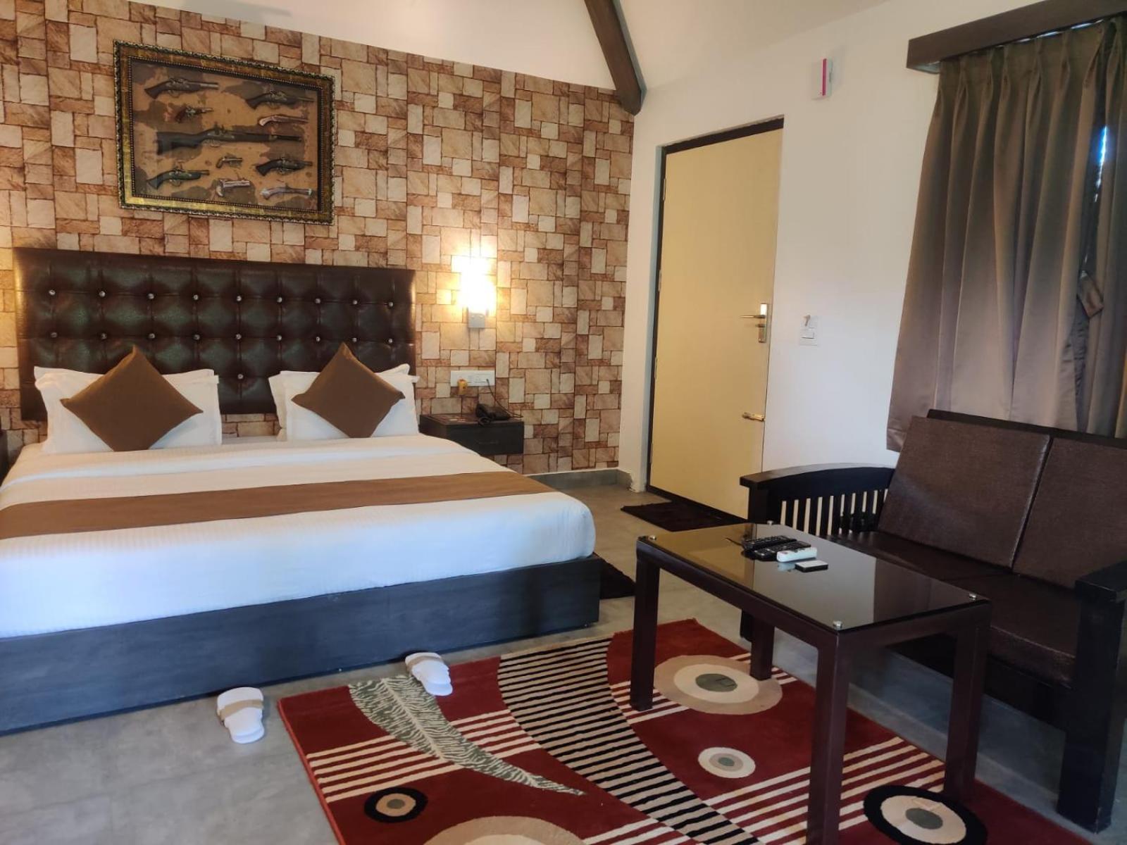 The Mountain Shades Resort 마디케리 외부 사진