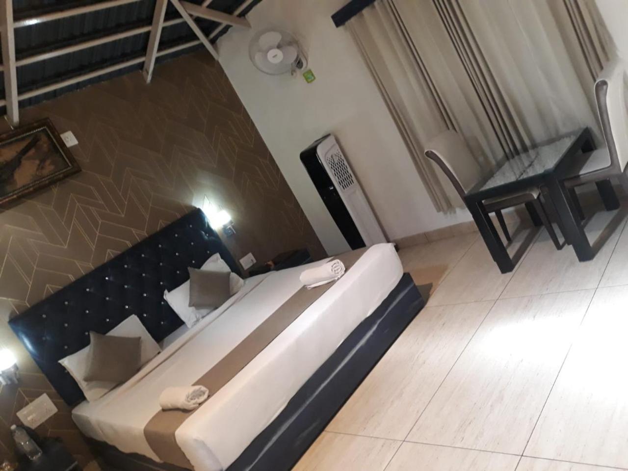 The Mountain Shades Resort 마디케리 외부 사진