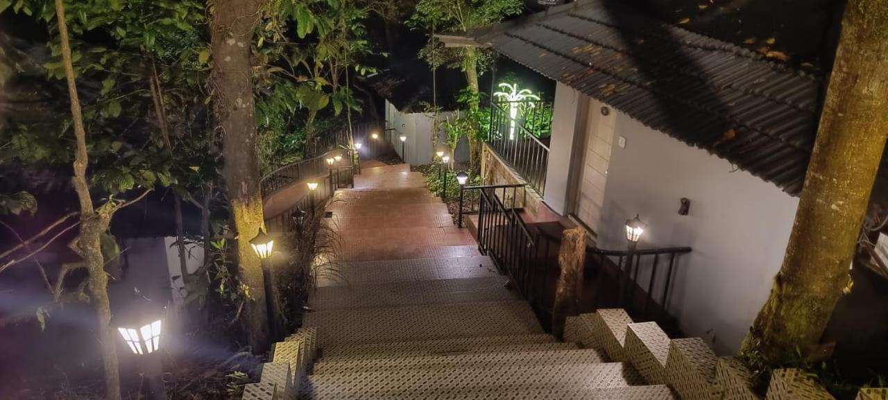 The Mountain Shades Resort 마디케리 외부 사진