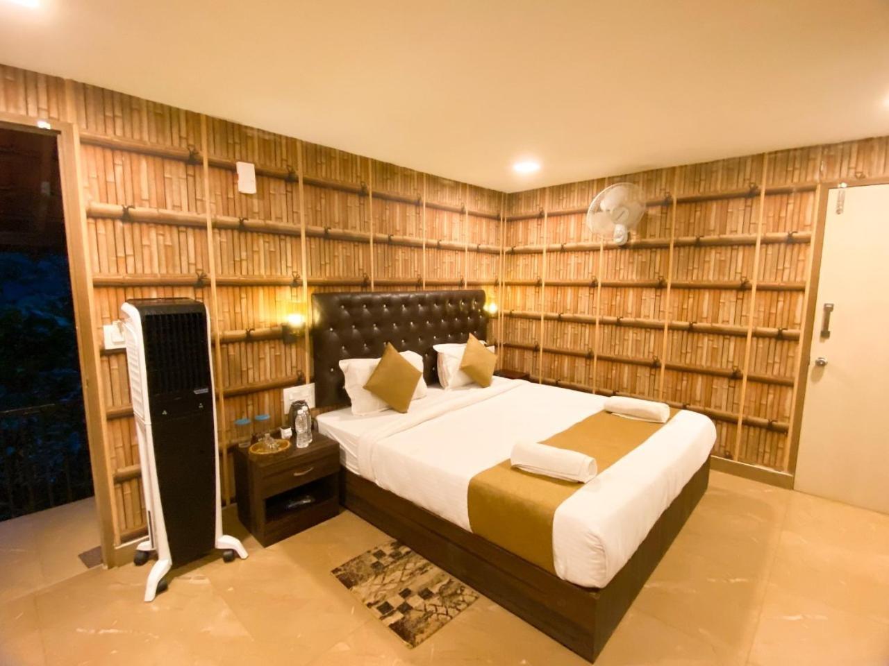 The Mountain Shades Resort 마디케리 외부 사진