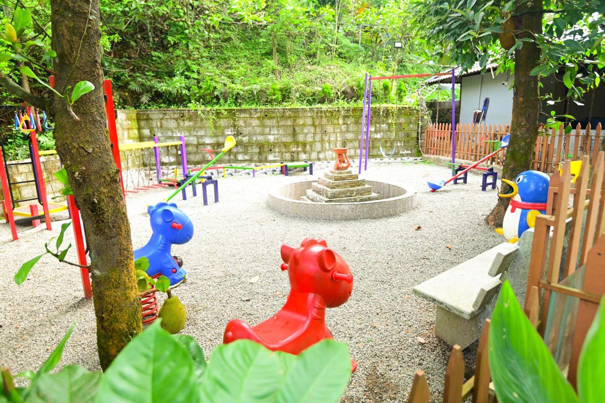 The Mountain Shades Resort 마디케리 외부 사진