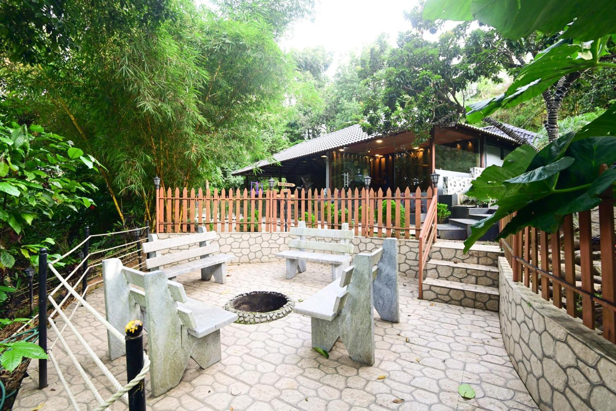 The Mountain Shades Resort 마디케리 외부 사진