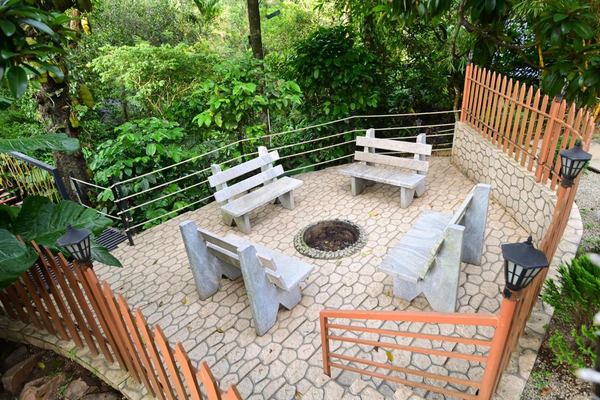 The Mountain Shades Resort 마디케리 외부 사진