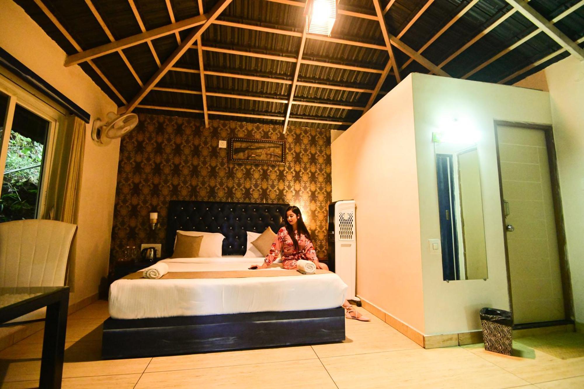 The Mountain Shades Resort 마디케리 외부 사진